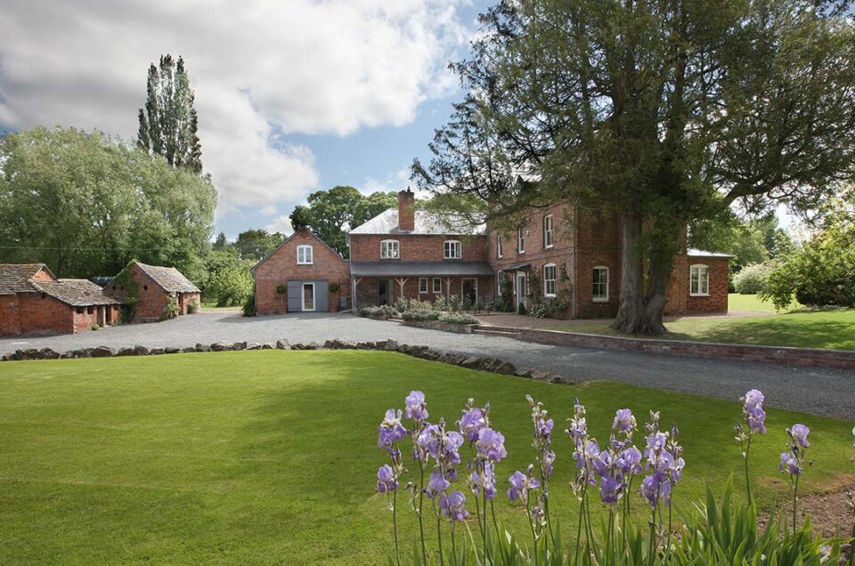 Large luxury holiday accommodation with gardens and social space for group bookings and family holidays | Monnington House and Cottages, Herefordshire