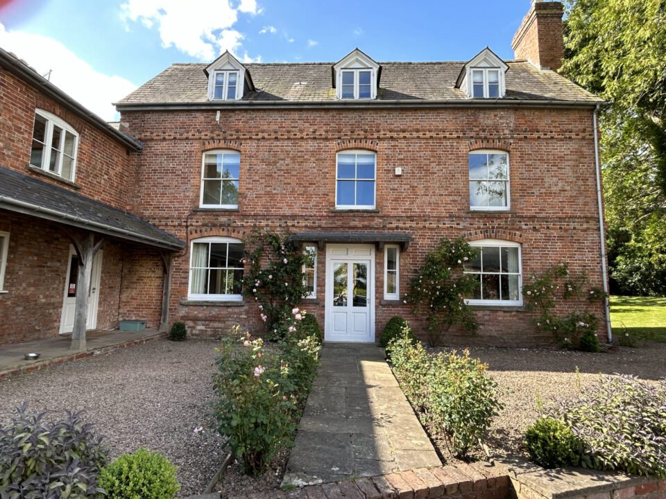 Large luxury, dog-friendly holiday home in Herefordshire. Sleeps 18 guests | Monnington House